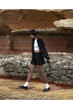 Veste en fausse fourrure noire TOPSHOW en gros | F1640