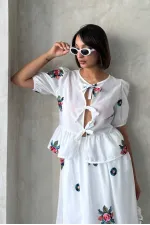 Nakışlı Vual Önden Bağlamalı Bluz - Krem - D2881 | Topshow