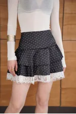 Jupe en satin à pois avec détails en dentelle - Noir | D2962 - Topshow