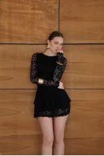 Robe en gros avec ourlet en dentelle à deux niveaux - Noire | F2075 - Topshow