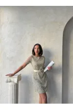 Robe Topshow Stone noire à manches courtes et ceinture, disponible en gros