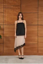 D 2931 Tunique en satin sans bretelles avec détails en dentelle - Noir