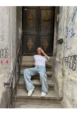 Blouse courte Topshow blanche et bleue ornée, vente en gros