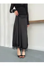 Topshow | Jupe en satin noir avec détails en dentelle | D2930