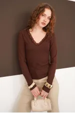 Blouse en gros avec col en dentelle - Café | F2088 - Topshow