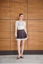 Jupe en satin à pois avec détails en dentelle - Marron | D2962 - Topshow