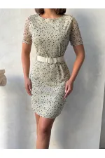 Robe Topshow Stone noire à manches courtes et ceinture, disponible en gros