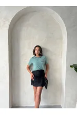 T-shirt Topshow Çağla avec détail de chaîne en pierre, vente en gros