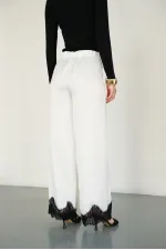 Pantalon en satin crème avec ourlet en dentelle (vente en gros) | D2969 - Topshow