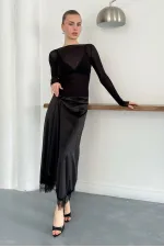 Topshow | Jupe en satin noir avec détails en dentelle | D2930