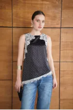 T-shirt en satin à pois et détails en dentelle - Noir | D2961 - Topshow