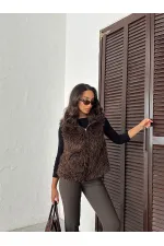 Gilet en fausse fourrure pour femme Topshow (vente en gros) – Fermeture éclair, texture douce – Marron foncé | F2046