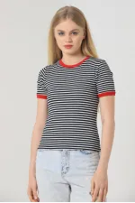 T-shirt Topshow rayé noir et rouge en gros