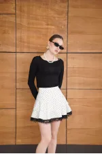 Jupe en satin à pois avec détails en dentelle - Crème | D2962 - Topshow