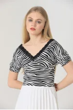 Blouse Topshow noire zébrée à col V en dentelle (vente en gros)