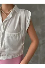 Chemise Topshow crème à manches zéro en satin au-dessus du ventre (vente en gros)