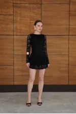 Robe en gros avec ourlet en dentelle à deux niveaux - Noire | F2075 - Topshow