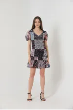Robe Topshow à imprimé floral, col en V et manches courtes (vente en gros)