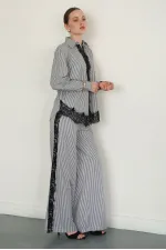 Pantalon rayé à détails en dentelle - Noir | F2083 - Topshow