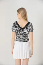 Blouse Topshow noire zébrée à col V en dentelle (vente en gros)