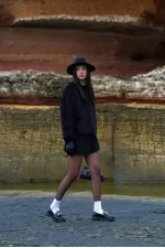 Veste en fausse fourrure noire TOPSHOW en gros | F1640