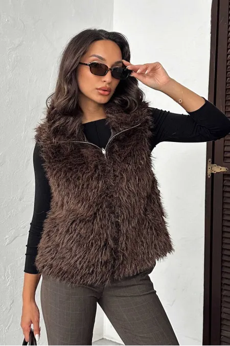 Gilet en fausse fourrure pour femme Topshow (vente en gros) – Fermeture éclair, texture douce – Marron foncé | F2046