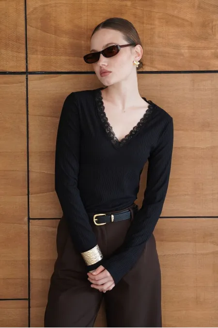 Sweat-shirt à col en dentelle - Noir | F2088 - Topshow