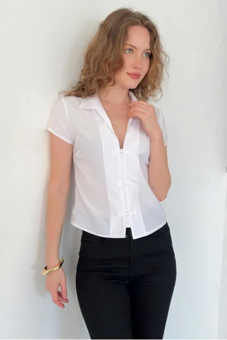 D 3048 ÇİN DÜĞMELİ GÖMLEK - BEYAZ D 3048 ÇİN DÜĞMELİ GÖMLEK - BEYAZ