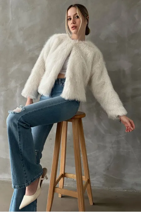 Veste en fausse fourrure crème Topshow en gros | F1615