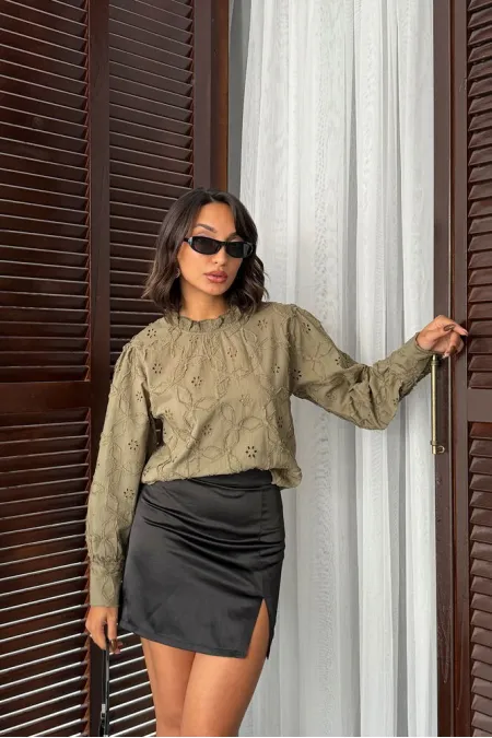 Topshow - Toptan İşlemeli Uzun Kollu Kadın Bluz - Şık Ve Modern- Haki