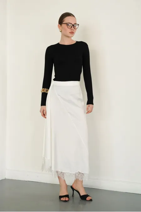 Jupe en satin crème avec détails en dentelle (vente en gros) | D2930 - Topshow