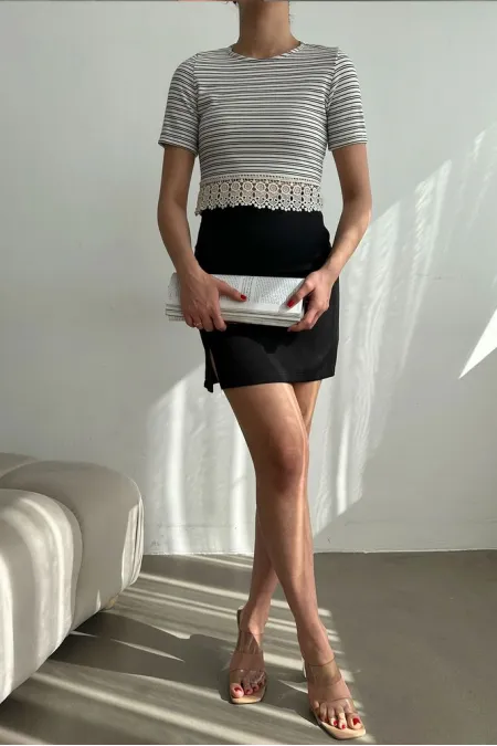 Jupe rayée noire Topshow, chemisier rayé en dentelle (vente en gros)