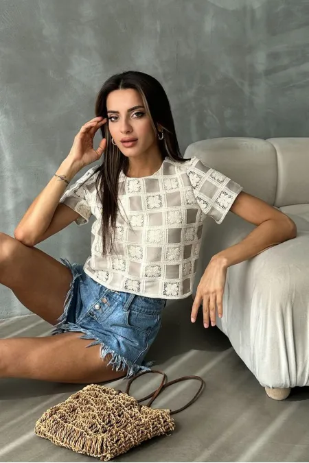 Blouse Topshow Raw Stone à manches courtes et motif à carreaux crochetée, en vente en gros