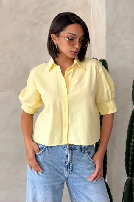 Chemise jaune en gros avec détail papillon au dos | Topshow