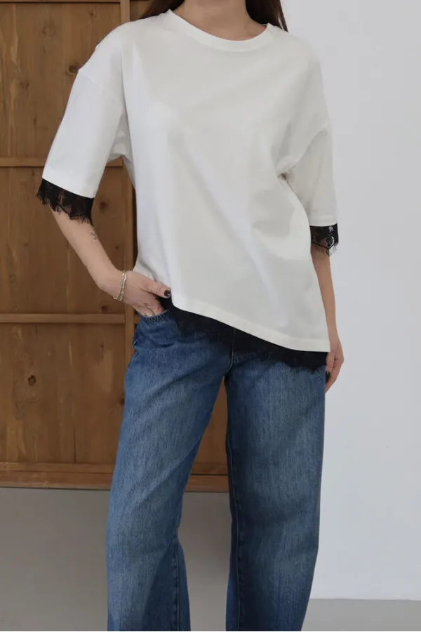 Topshow - T-shirt à détails en dentelle - Crème | D2956