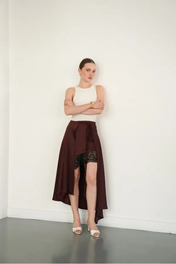 Jupe en satin marron avec détails en dentelle | D2976 - Topshow