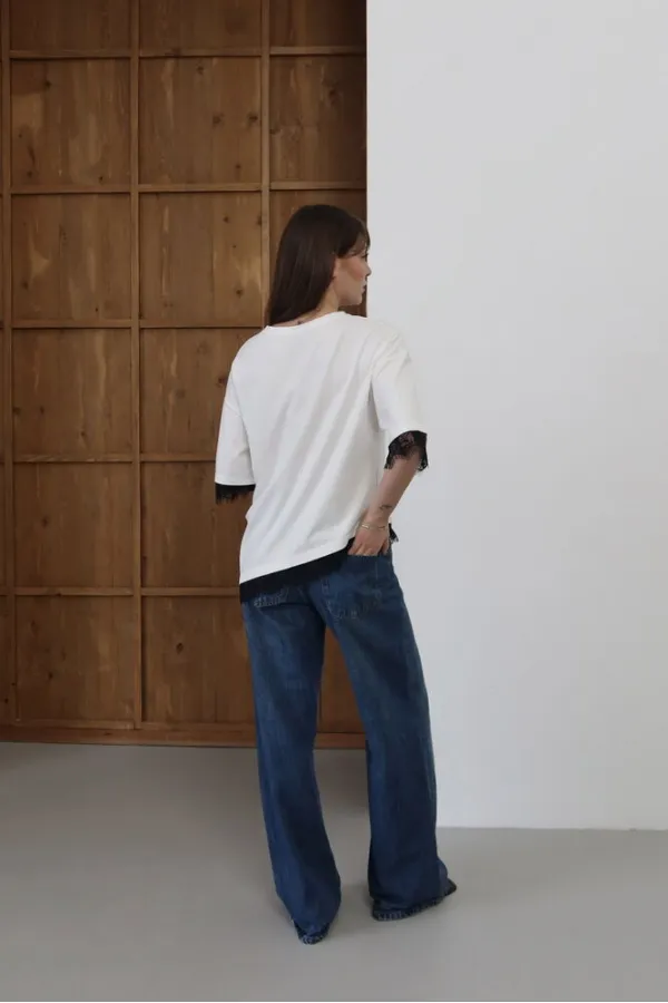 Topshow - T-shirt à détails en dentelle - Crème | D2956