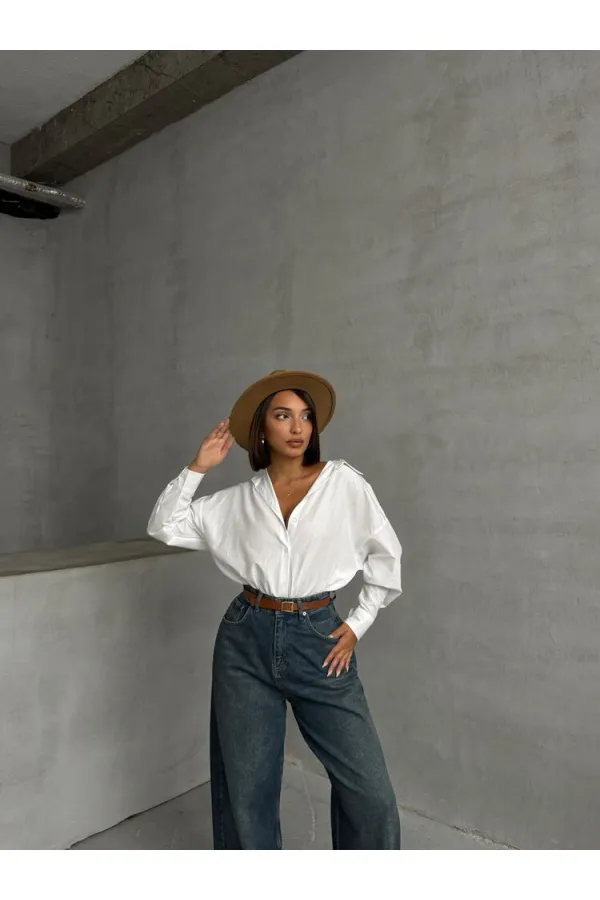 Chemise Topshow blanche avec application au dos (vente en gros) | F1790