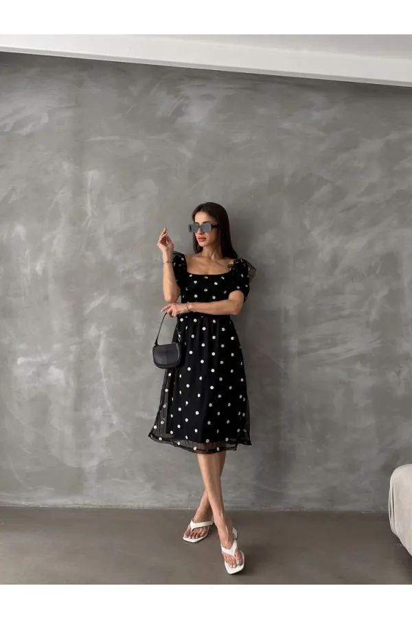 Robe Topshow noire à col bateau et décolleté en gros