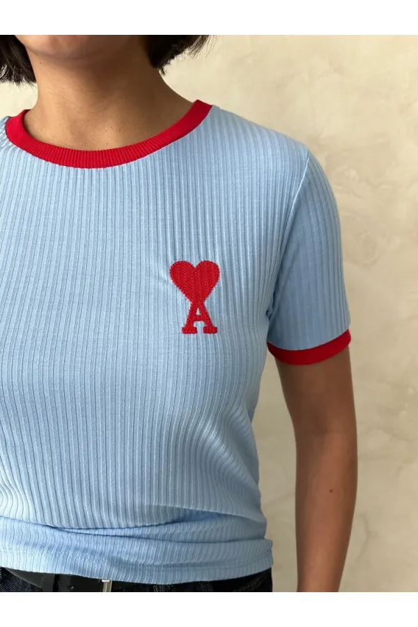 T-shirt brodé bleu et rouge Topshow en gros