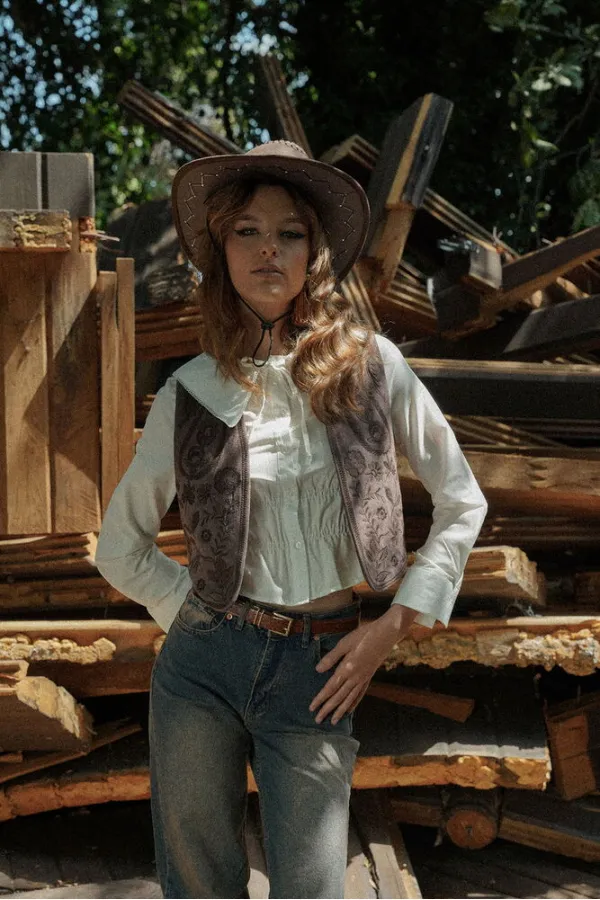 Topshow Wholesale Embroidered Suede Vest – Western Style Elegance – Brown | F2001