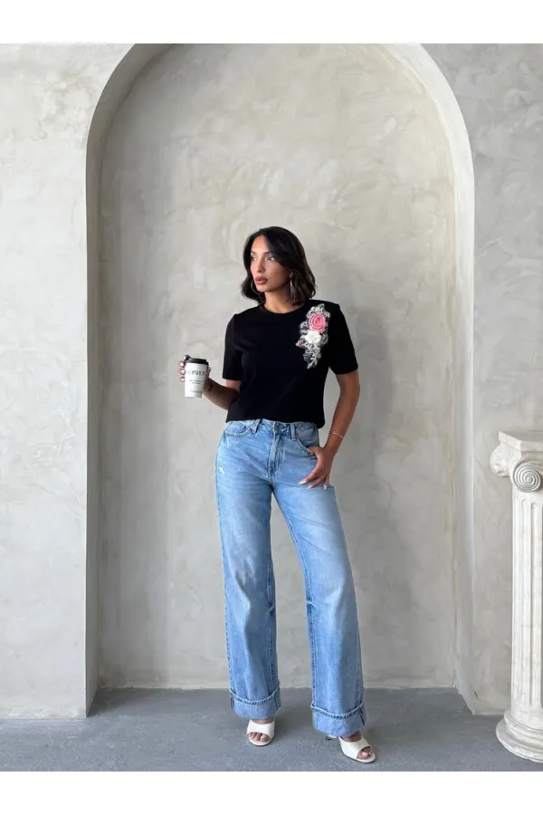 Çiçek Detaylı Tişört - Siyah | Topshow