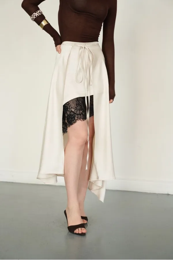 Jupe en satin avec détails en dentelle - Pierre | D2976 - Topshow (vente en gros)