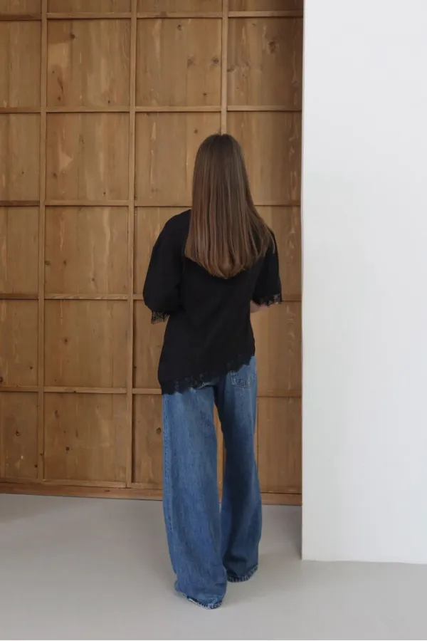 Topshow - Lace Detail T-shirt - Black | D2956