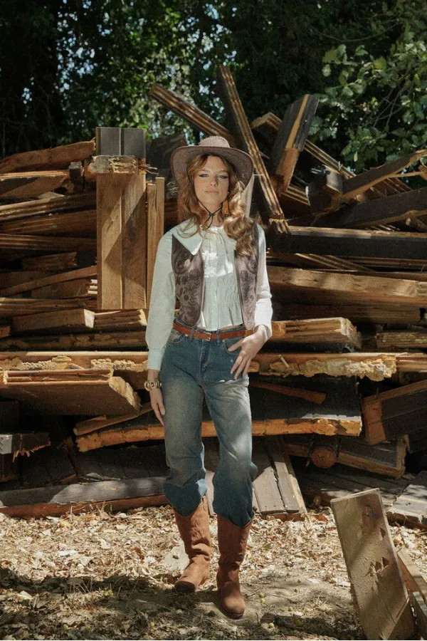 Topshow Wholesale Embroidered Suede Vest – Western Style Elegance – Brown | F2001