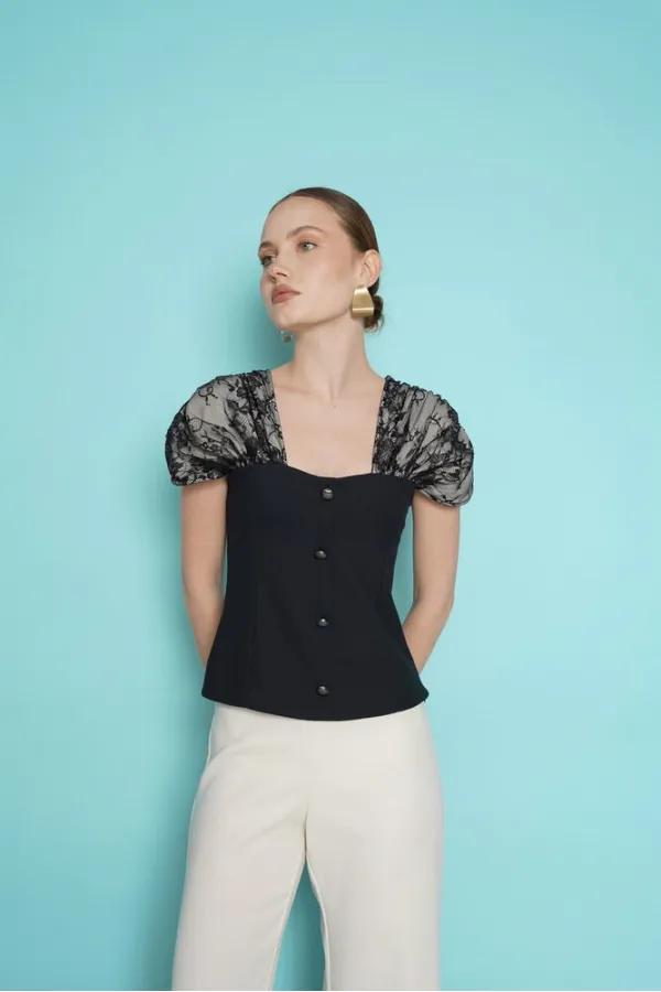 Blouse à col bateau avec détails en dentelle aux épaules - Noir | D2994 - Topshow