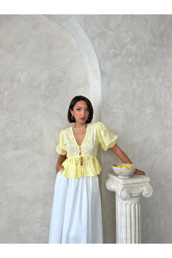 Önden Bağlamalı Nakışlı Vual Bluz - Sarı Topshow