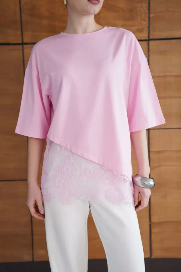 T-shirt asymétrique à détails en dentelle - Rose | D2953 - Topshow