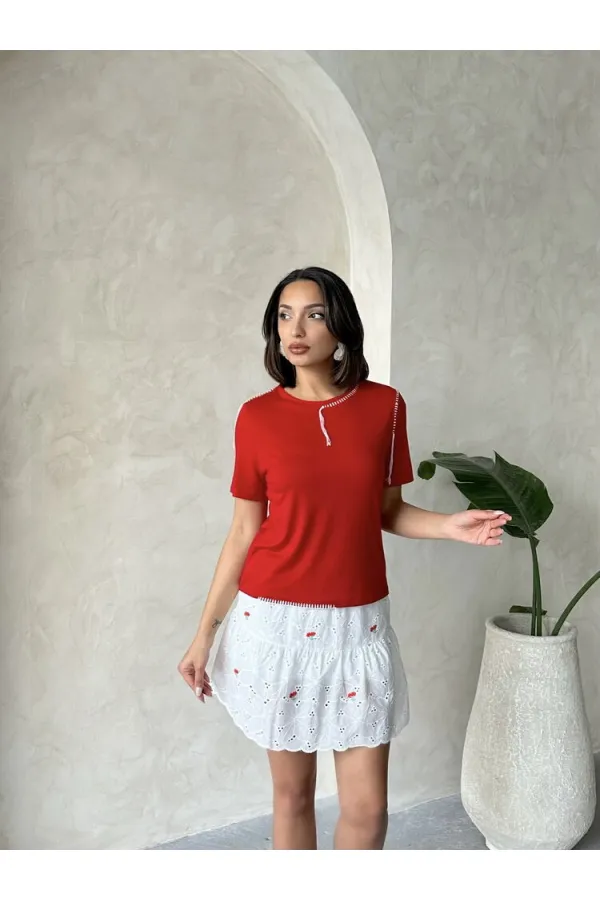 Jupe Topshow rouge à fleurs brodée au-dessus du genou (vente en gros)