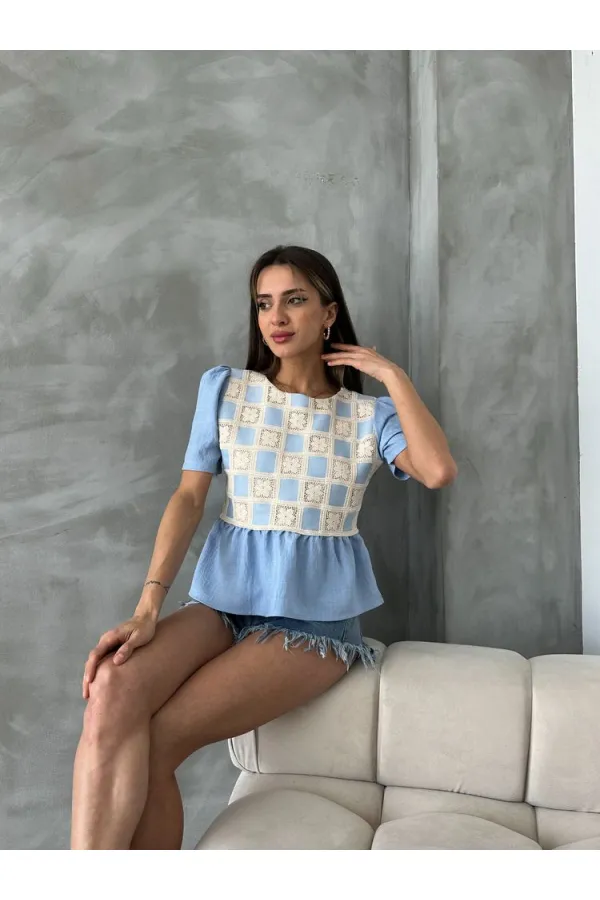Blouse Topshow bleue à détails en dentelle (vente en gros)